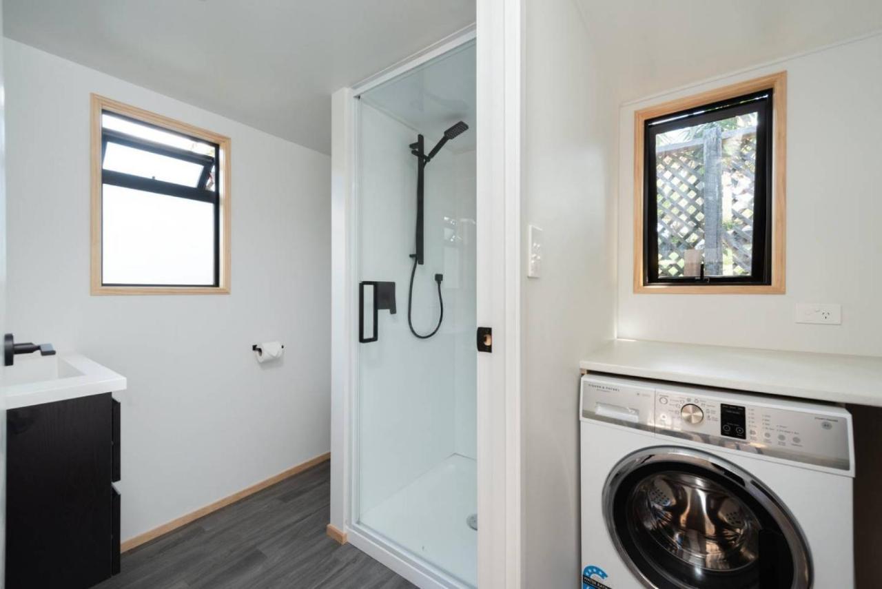 Вилла Cozy Tiny House Hideaway Тауранга Экстерьер фото