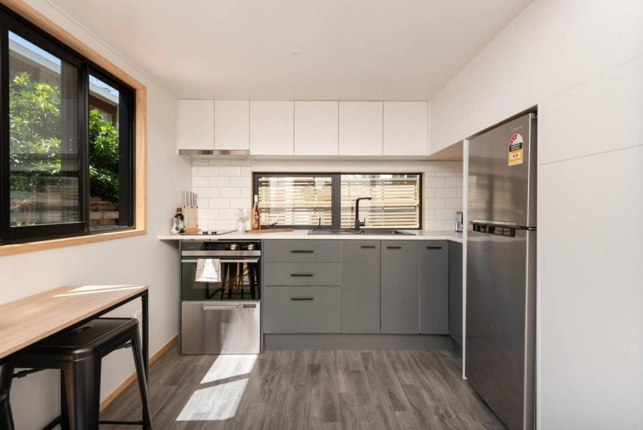 Вилла Cozy Tiny House Hideaway Тауранга Экстерьер фото